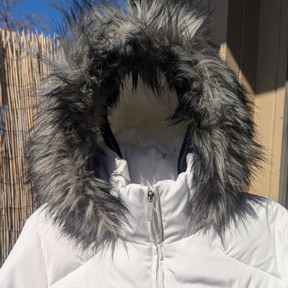 Calvin Klein White Puffer Jacket w/ removeable Hood.  Large - Picture 2 of 12